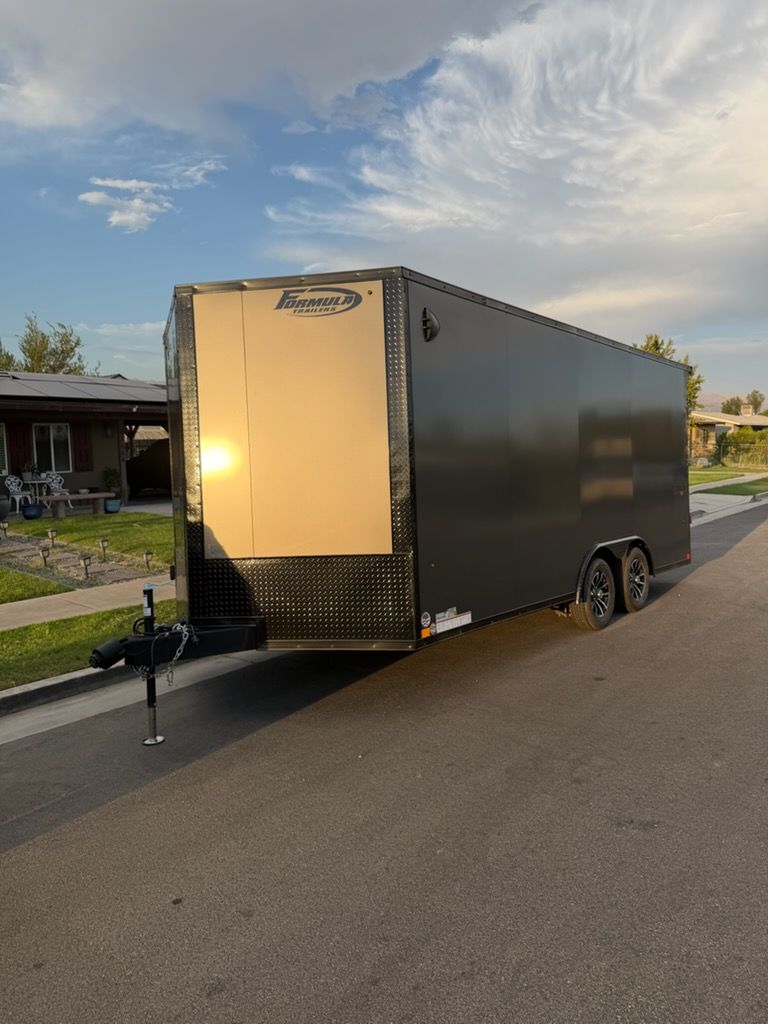 Enclosed Cargo Trailer (3)