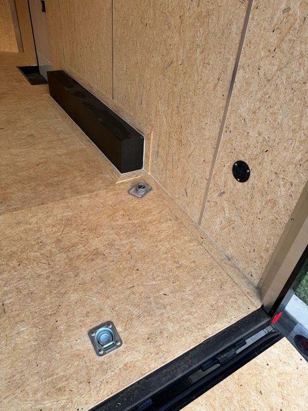 Enclosed Cargo Trailer (4)